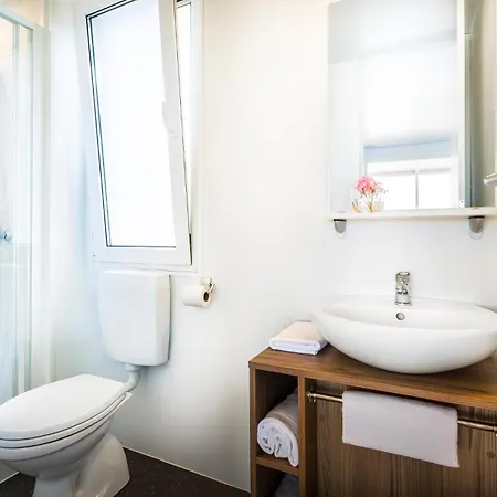 Hébergement de vacances 2 Bedroom Amazing In Novigrad *